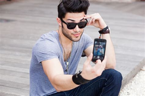 16 Secret Ways for Making an Online Gay Texting a Success